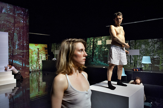 Th��tre: Le baiser et la morsure Opus 2, mise en sc�ne de Guillaume B�guin, costumes Karine Dubois